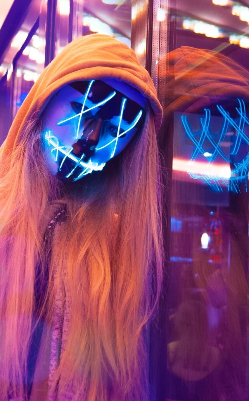 Visual Identity:
Muted creams, royal golds, and deep maroons - paired with
high-contrast imagery and luxury serif typography to reflect
Marriott's premium ethos.